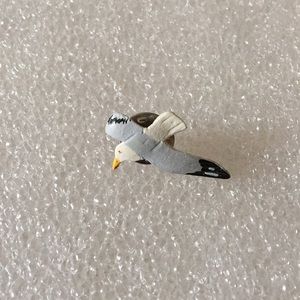 Beautiful Japan bird pin